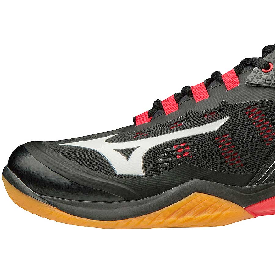 mizuno wave claw 2020
